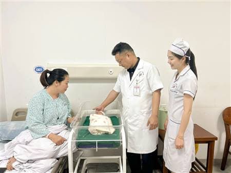 Bệnh viện Kiến An: Phẫu thuật ca bệnh khó rau tiền đạo trung tâm rau cài răng lược.