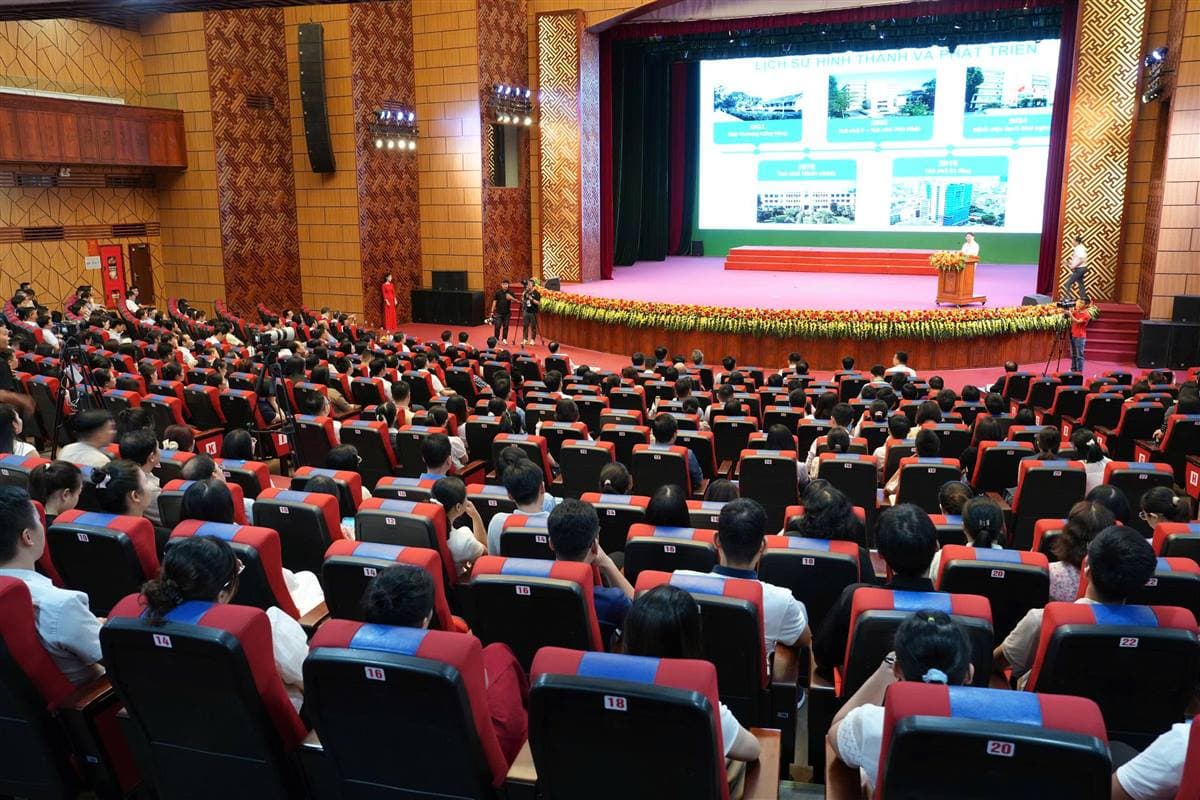 Bệnh viện Đa khoa Hải Dương: Hội thảo khoa học kỷ niệm 120 năm thành lập bệnh viện.
