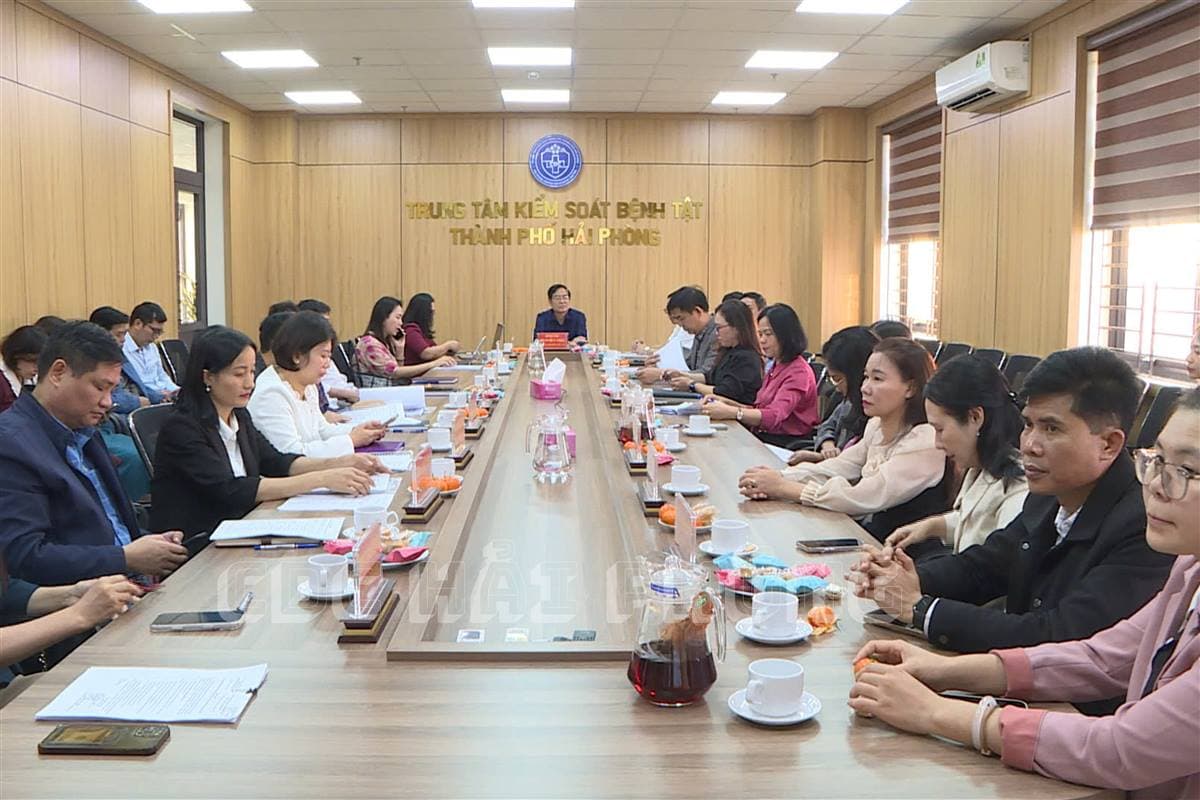 Tăng cường đổi mới thi đua, nâng cao chất lượng chuyên môn y tế