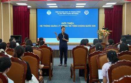 Tập huấn tăng cường công tác tiêm chủng mở rộng và quản lý dữ liệu cho 58 cán bộ y tế