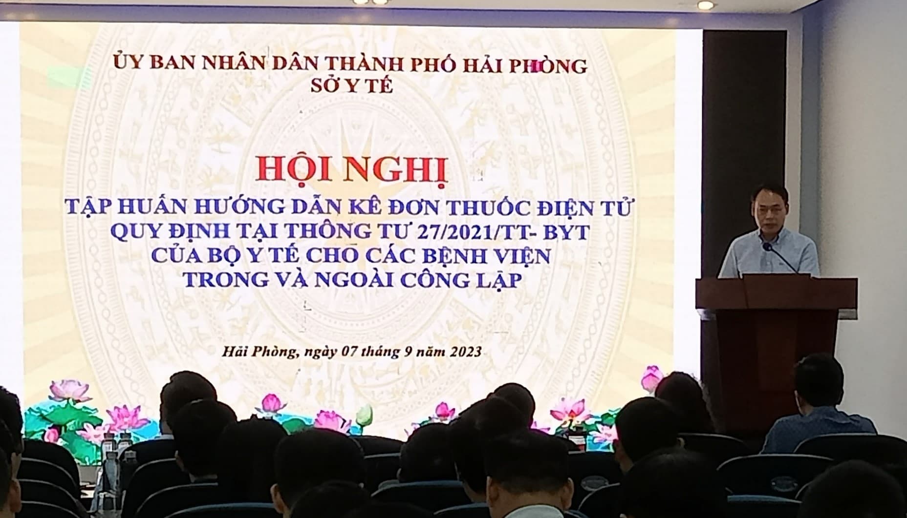 Triển khai thực hiện Kê đơn thuốc điện tử, kết nối liên thông hệ thống Quốc gia để quản lý kê đơn thuốc và bán thuốc theo đơn, đẩy mạnh công tác cải cách hành chính và chuyển đổi số ngành Y tế