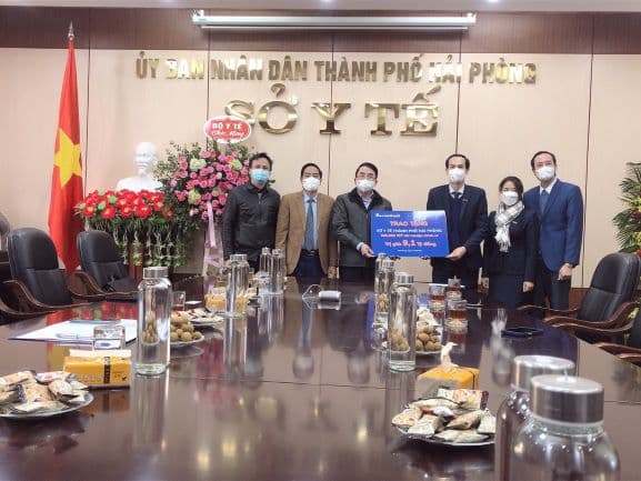 Sở Y tế tiếp nhận 200.000 kit test kháng nguyên SARS-CoV-2 do ngân hàng Sacombank trao tặng