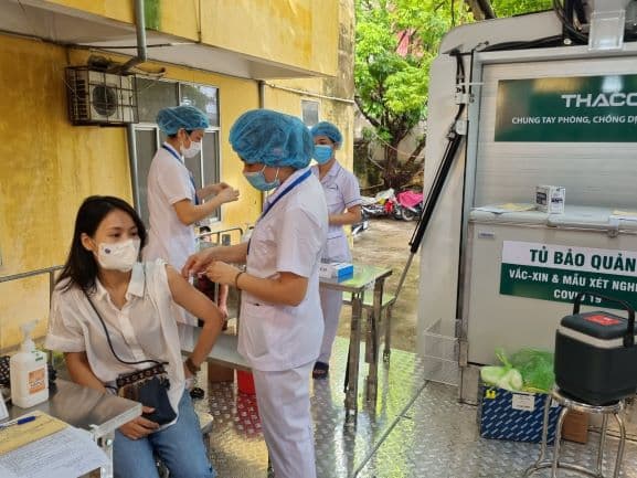 Đẩy nhanh tiến độ và mở thêm các điểm tiêm chủng vắc xin Astra Zeneca phòng COVID-19