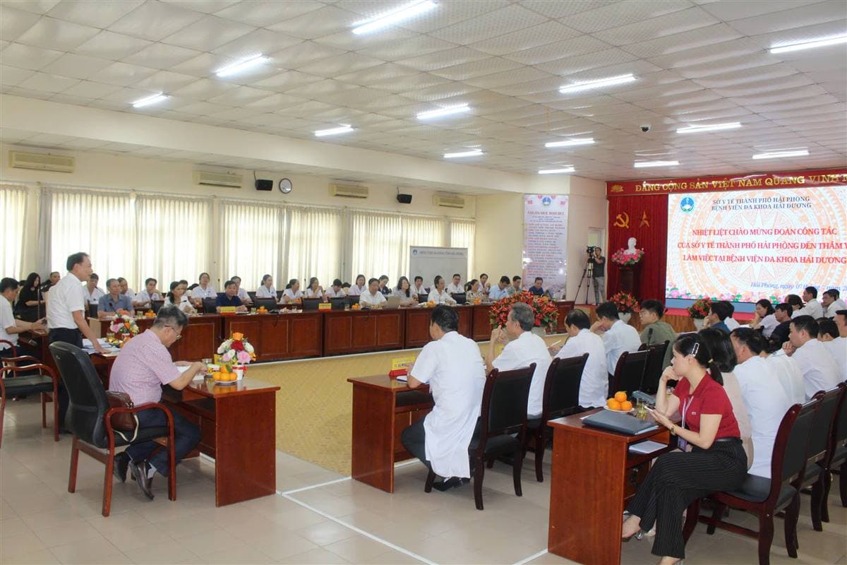 Sở Y tế Hải Phòng thăm và làm việc tại Bệnh viện Đa khoa Hải Dương