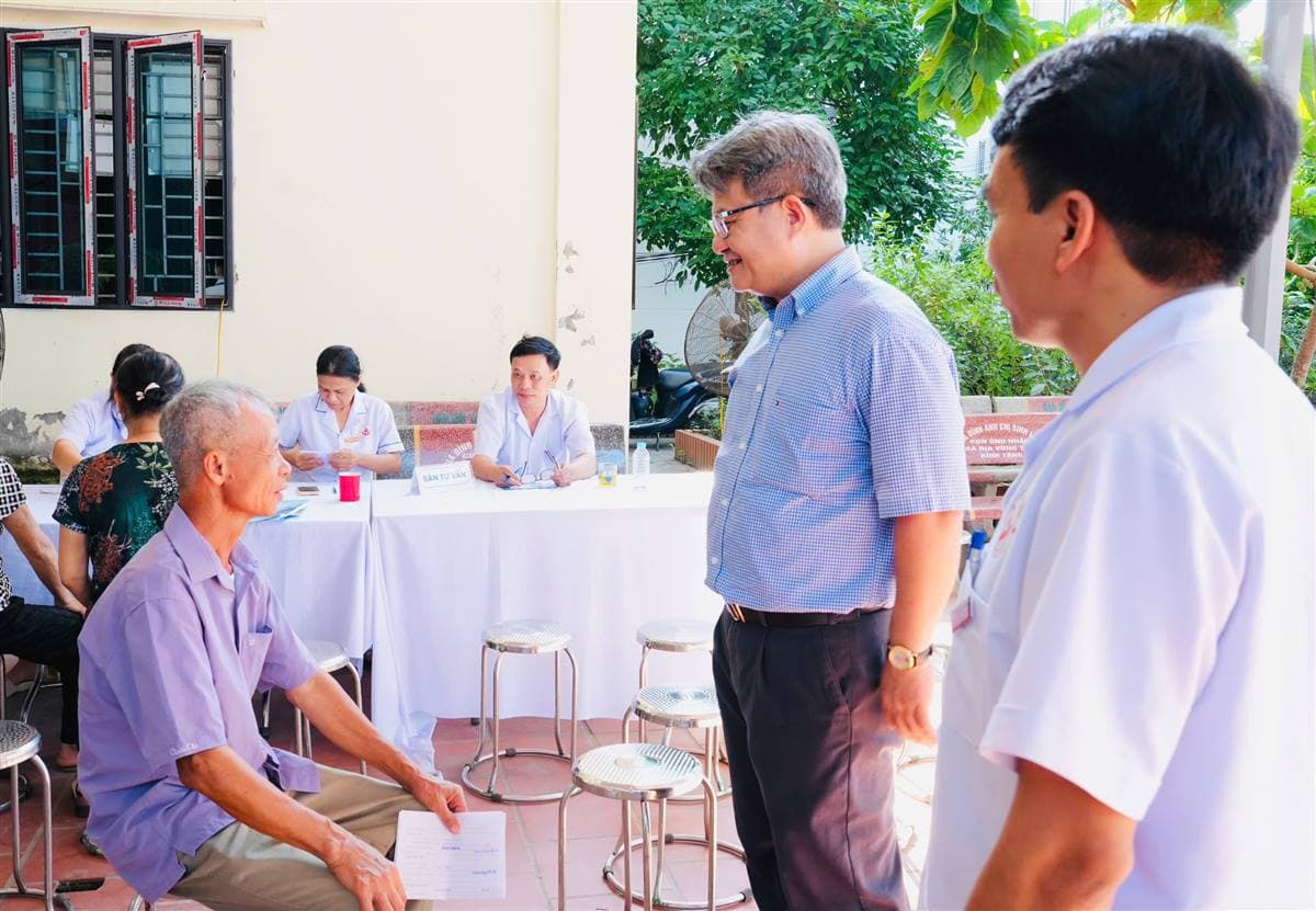 Đẩy mạnh truyền thông để người dân nhận thức rõ lợi ích khám sức khỏe định kỳ.