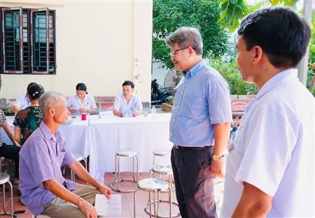 Đẩy mạnh truyền thông để người dân nhận thức rõ lợi ích khám sức khỏe định kỳ.