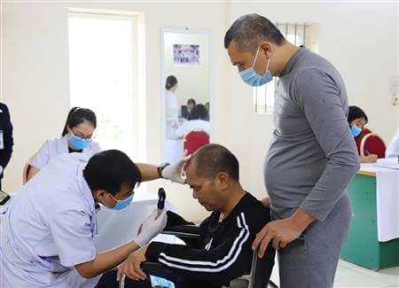 Khám mắt và tư vấn miễn phí cho bệnh nhân tâm thần.