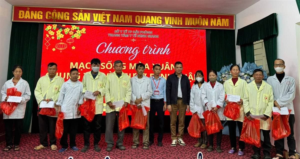 Lan tỏa yêu thương từ Tổ Công tác xã hội TTYT Ninh Giang