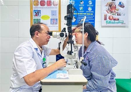 Từ y đức đến sứ mệnh: Chân dung một bác sĩ nhãn khoa