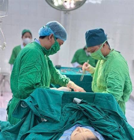 TTYT Gia Lộc: Cấp cứu thành công mẹ con sản phụ bị rau bong non nguy hiểm