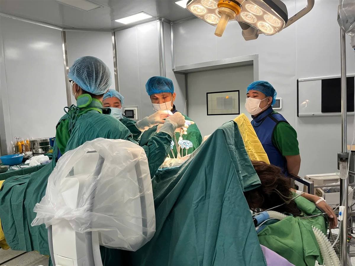 Triển khai kỹ thuật phẫu thuật cố định cột sống bằng bắt vít qua da
tại Bệnh viện Đa khoa Hải Dương