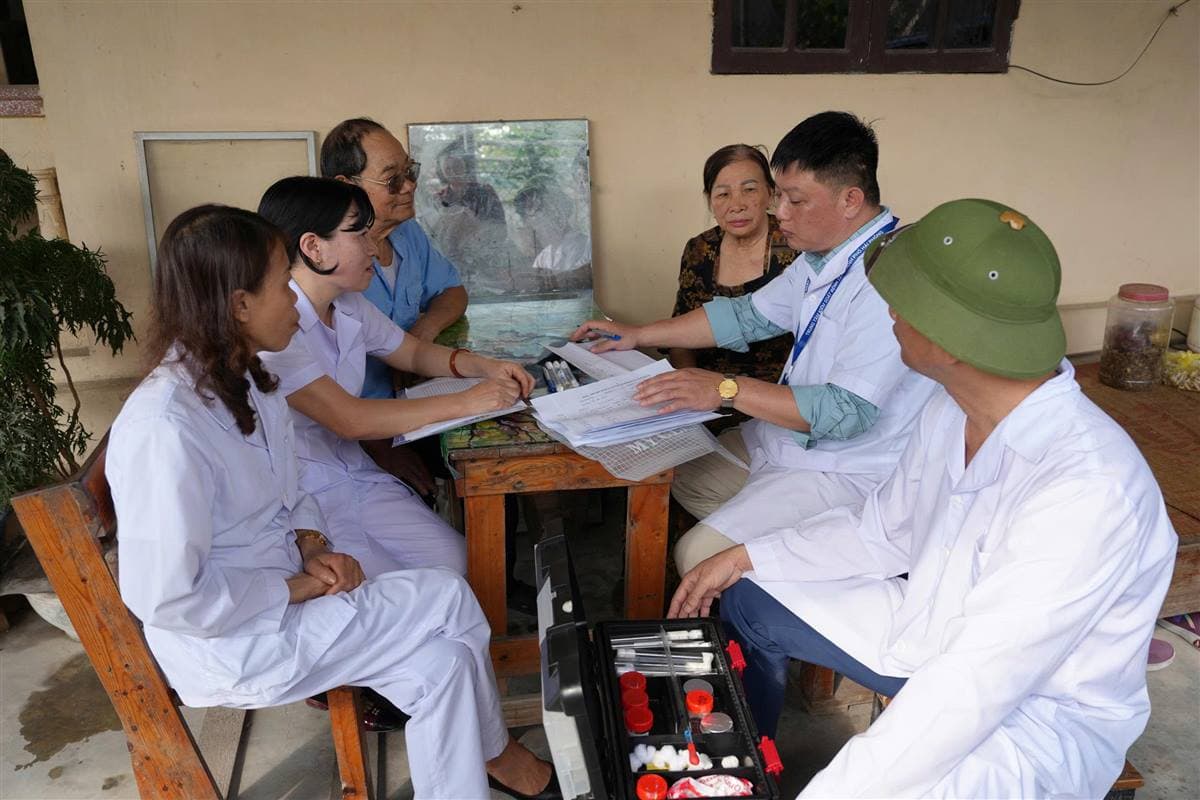 Tăng cường giám sát véc tơ truyền bệnh sốt xuất huyết Dengue tại thôn Quyết Tiến 2, xã An Lão