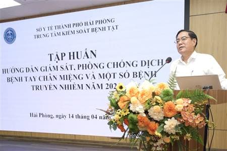 Tập huấn phòng chống dịch bệnh tay chân miệng
và một số bệnh truyền nhiễm mùa hè cho hơn 250 cán bộ y tế cơ sở