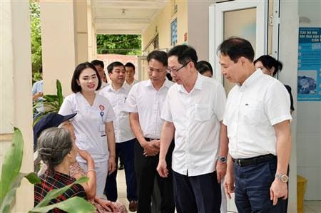 Phó Chủ tịch UBND thành phố Vũ Tiến Phụng kiểm tra tiến độ thực hiện nhiệm vụ cấp thiết, trọng tâm của ngành Y tế