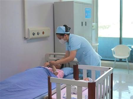 Lan tỏa hình ảnh đẹp của hộ sinh, điều dưỡng trong chăm sóc sức khỏe nhân dân