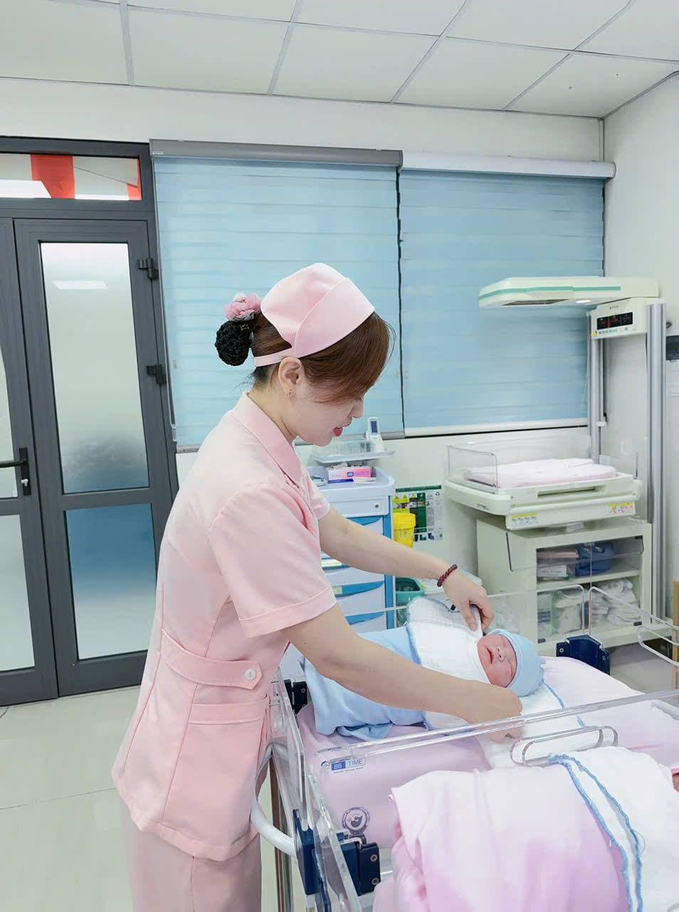 Nữ hộ sinh Lưu Thu Thủy – Người gieo hy vọng nơi Đơn nguyên Sơ sinh