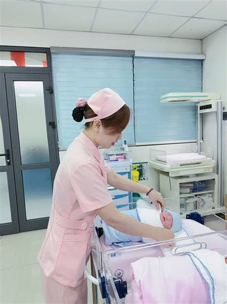 Nữ hộ sinh Lưu Thu Thủy – Người gieo hy vọng nơi Đơn nguyên Sơ sinh