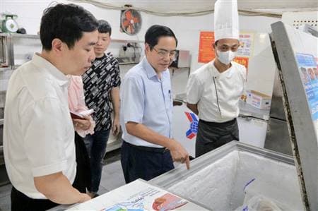 Kiểm tra an toàn thực phẩm địa bàn phường Gia Viên.