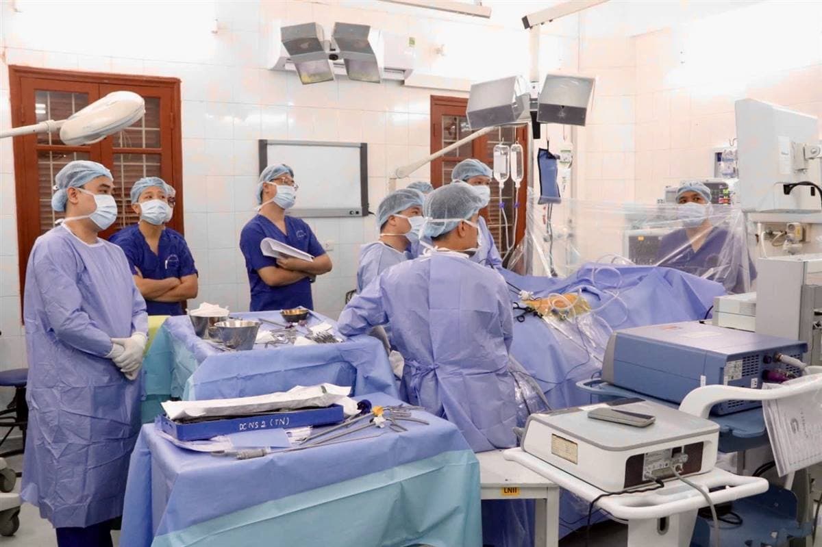 Bệnh viện Hữu nghị Việt Tiệp thực hiện thành công ca ghép thận với người cho thận cao tuổi