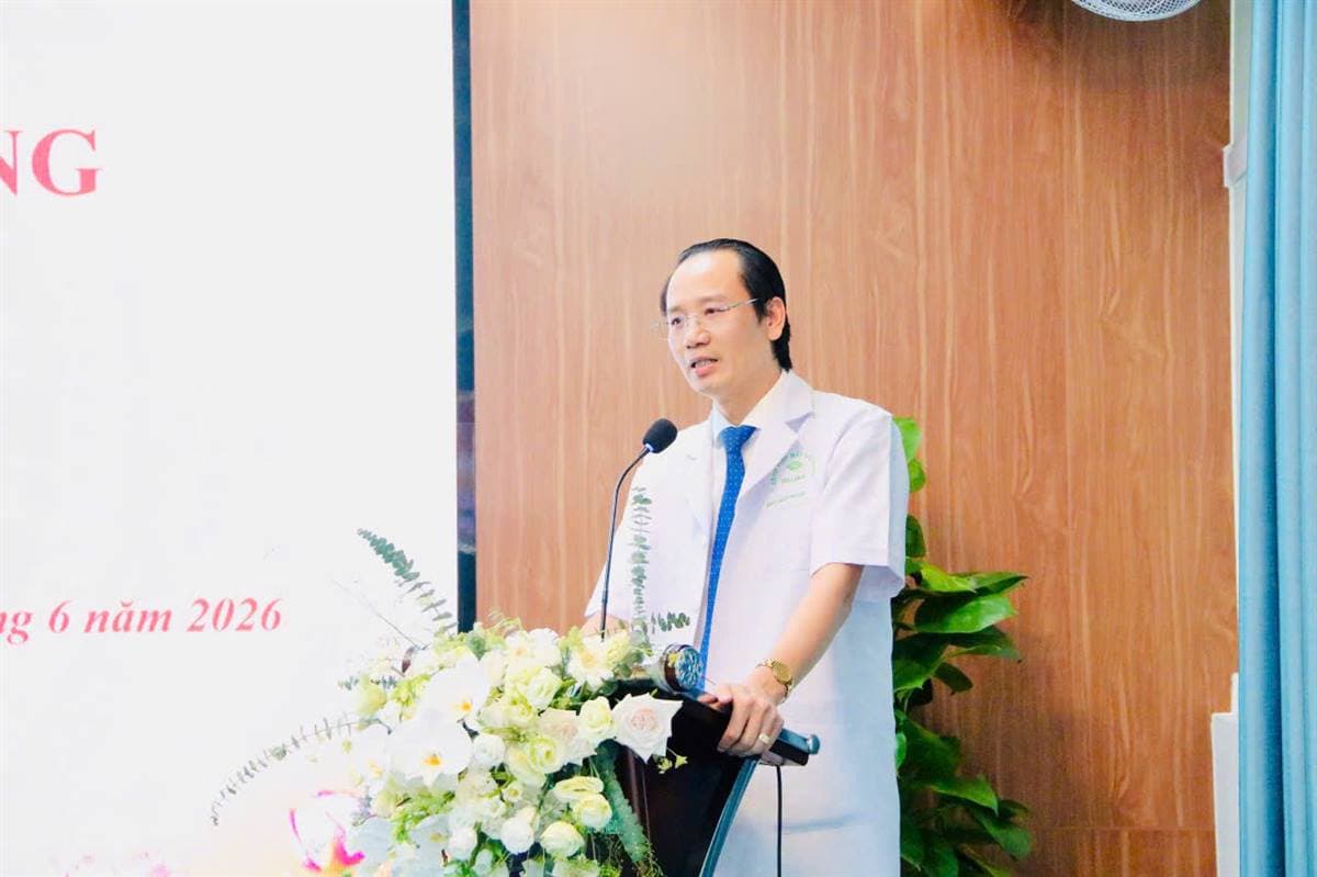 Bệnh viện Mắt Hải Phòng khám mắt miễn phí cho hơn 100 phóng viên, nhà báo