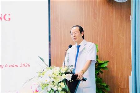Bệnh viện Mắt Hải Phòng khám mắt miễn phí cho hơn 100 phóng viên, nhà báo