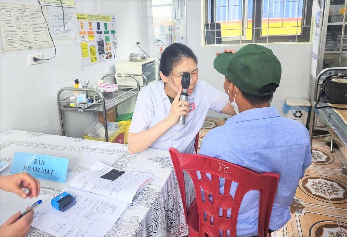 Sở Y tế kiểm tra công tác khám sức khỏe định kỳ cho người cao tuổi xã Quyết Thắng