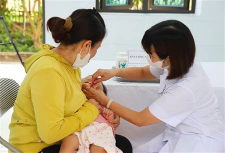 Trên 125.000 trẻ uống vitamin A liều cao trong chiến dịch đợt 1.