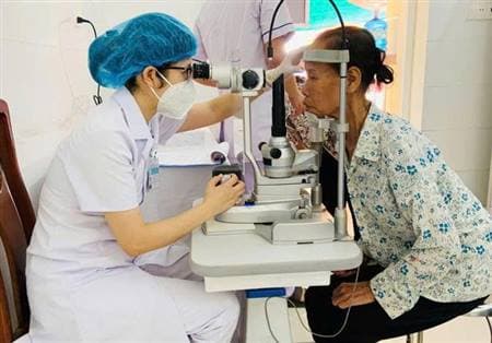 Các Trung tâm Y tế Tứ Kỳ, Ninh Giang vượt chỉ tiêu khám sức khỏe định kỳ cho người cao tuổi.