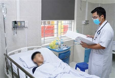 Kịp thời cứu sống bệnh nhi chuyển từ Cát Bà vào đất liền sau bão