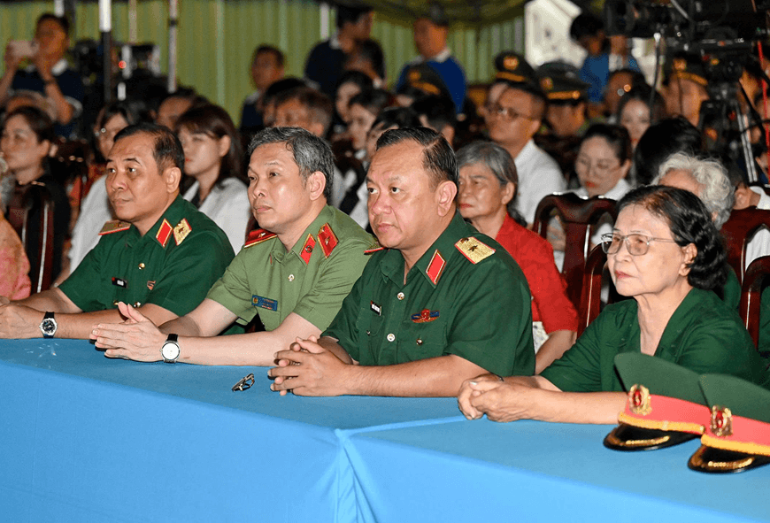 Nhiều cảm xúc tại tọa đàm - cầu truyền hình “Tìm lại tên Anh”