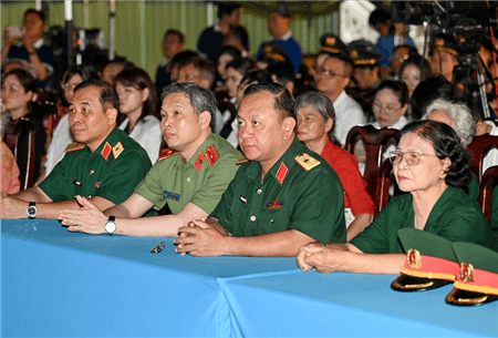 Nhiều cảm xúc tại tọa đàm - cầu truyền hình “Tìm lại tên Anh”