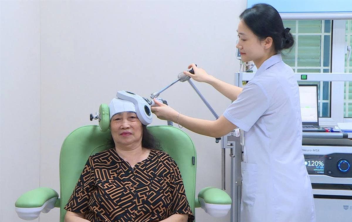Kích thích từ trường xuyên sọ phương pháp điều trị bệnh lý thần kinh không xâm lấn.