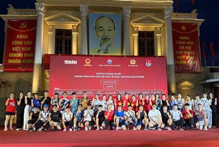 Cùng Việt Nam tiến bước