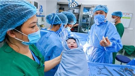 Khẩn trương giành lại an toàn cho mẹ và bé trên nền bệnh lý gan nặng