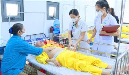 Nhiều người cao tuổi có bệnh lý nền mắc Covid-19