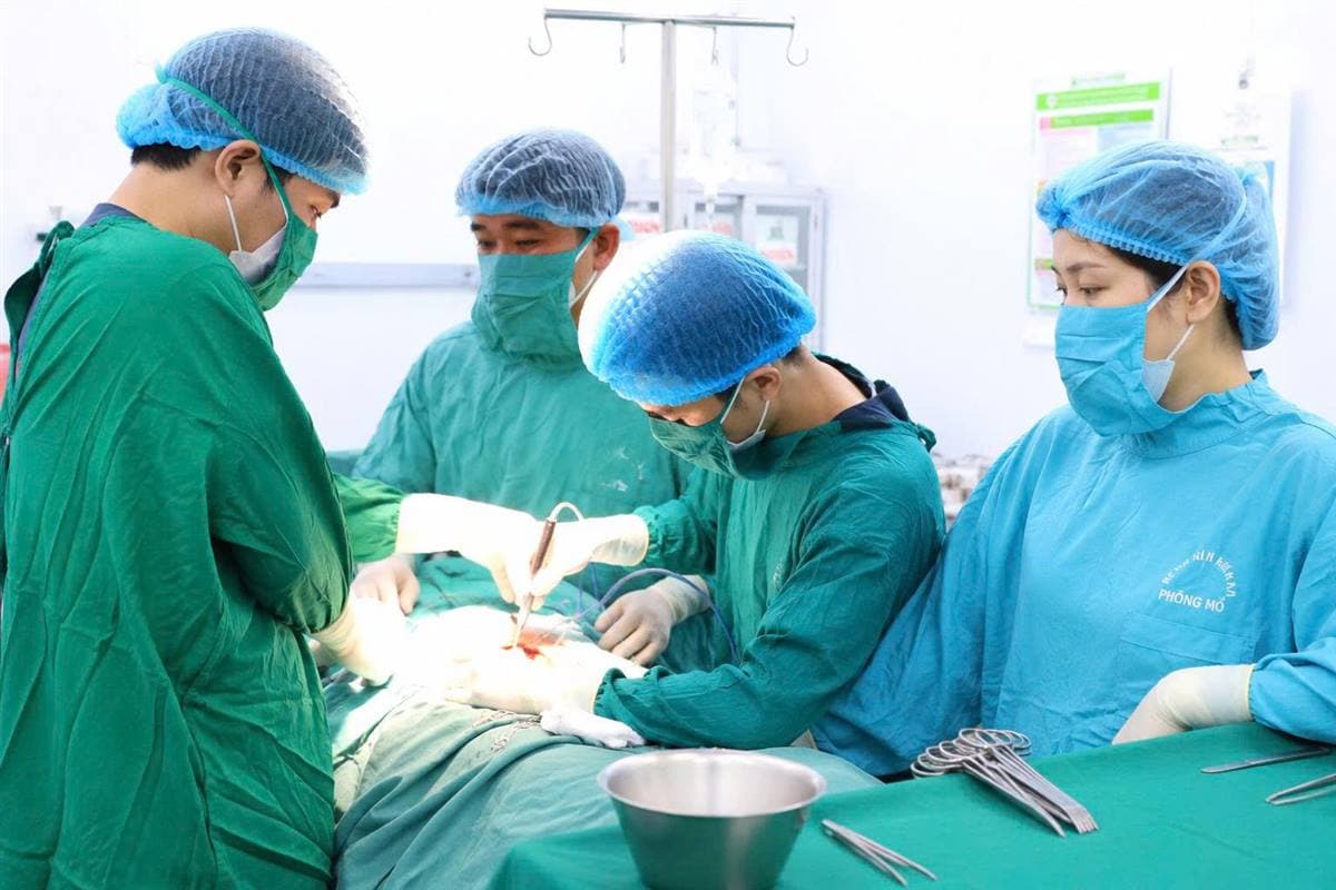 Kích hoạt báo động đỏ cấp cứu khẩn bệnh nhân vỡ thận độ 5