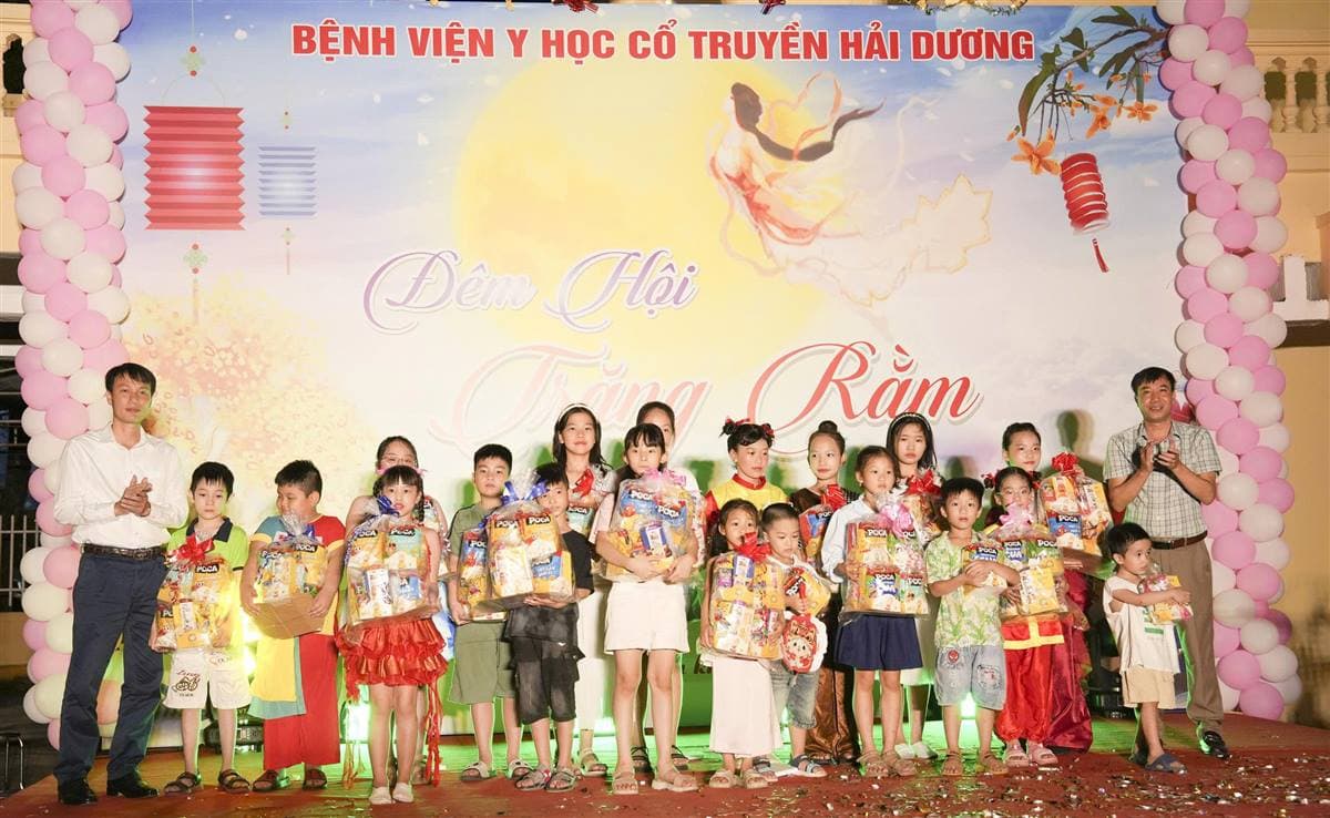Vui Tết Trung thu tại nhiều cơ sở y tế