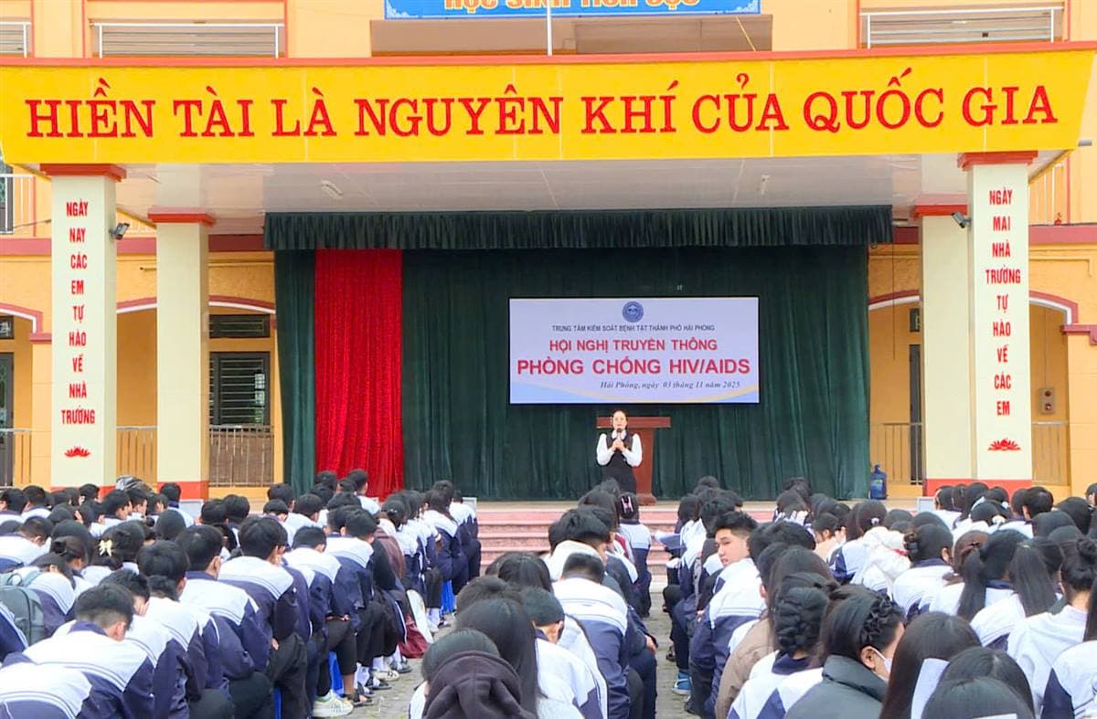 Tăng cường truyền thông phòng, chống HIV/AIDS cho học sinh.