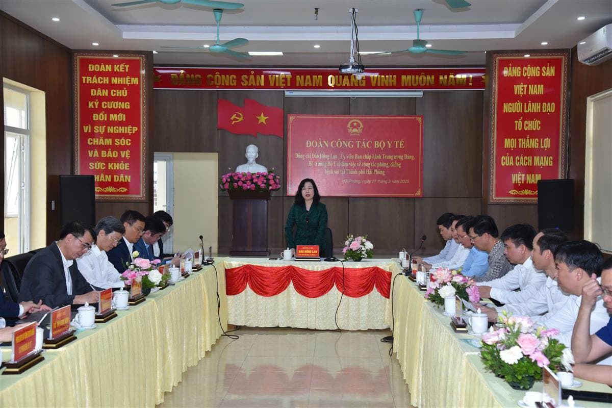 Bộ trưởng Bộ Y tế kiểm tra công tác phòng, chống bệnh sởi tại thành phố Hải Phòng