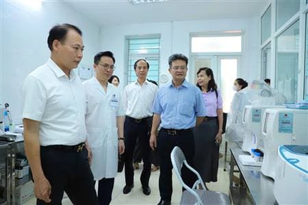 Giám đốc Sở Y tế làm việc với một số đơn vị y tế phía Tây thành phố