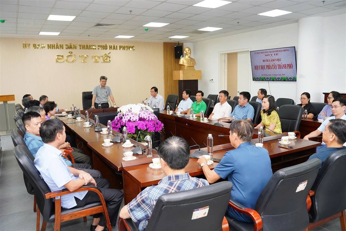Đẩy mạnh chuyển đổi số trong lĩnh vực y tế.