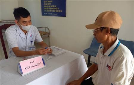 Gần 4.000 người được khám sàng lọc bệnh lao và bệnh hô hấp