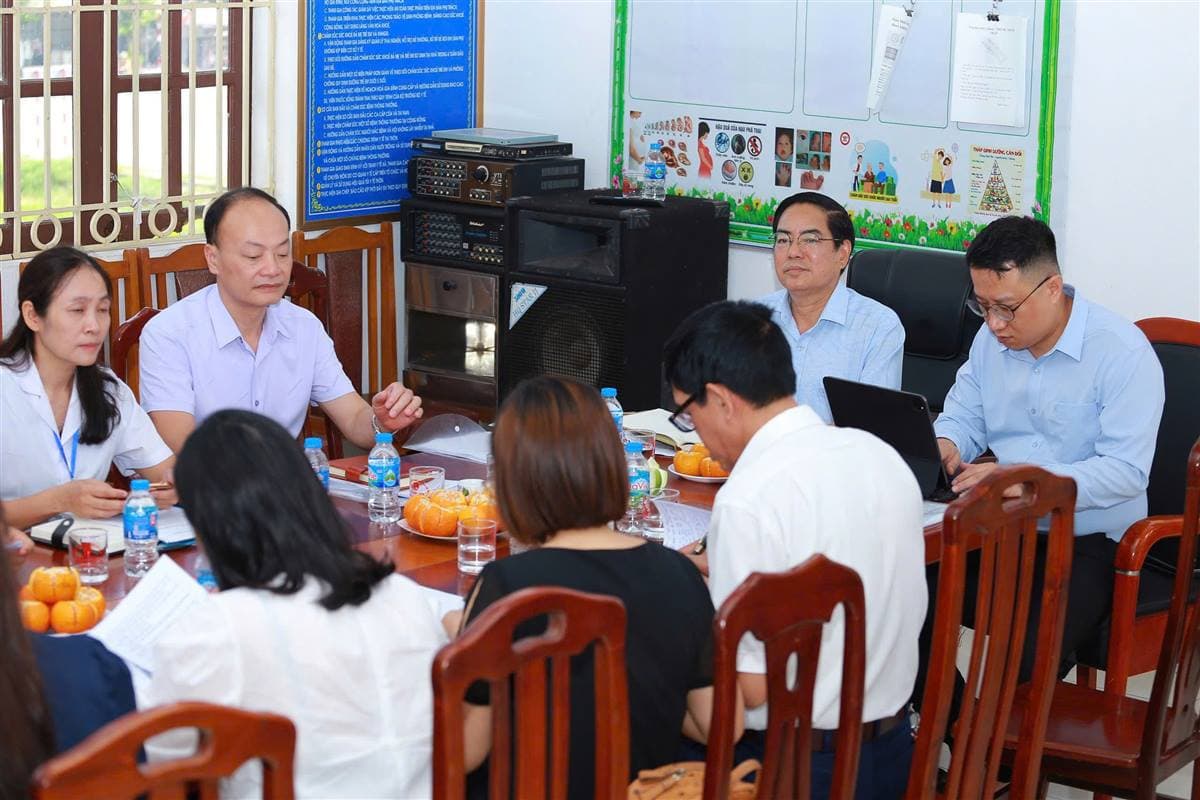Nâng cao chất lượng khám sức khỏe định kỳ cho người cao tuổi