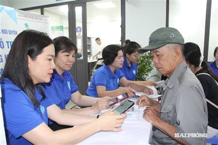 Đột phá chuyển đổi số, tạo thuận lợi cho người dân khám chữa bệnh bảo hiểm y tế
