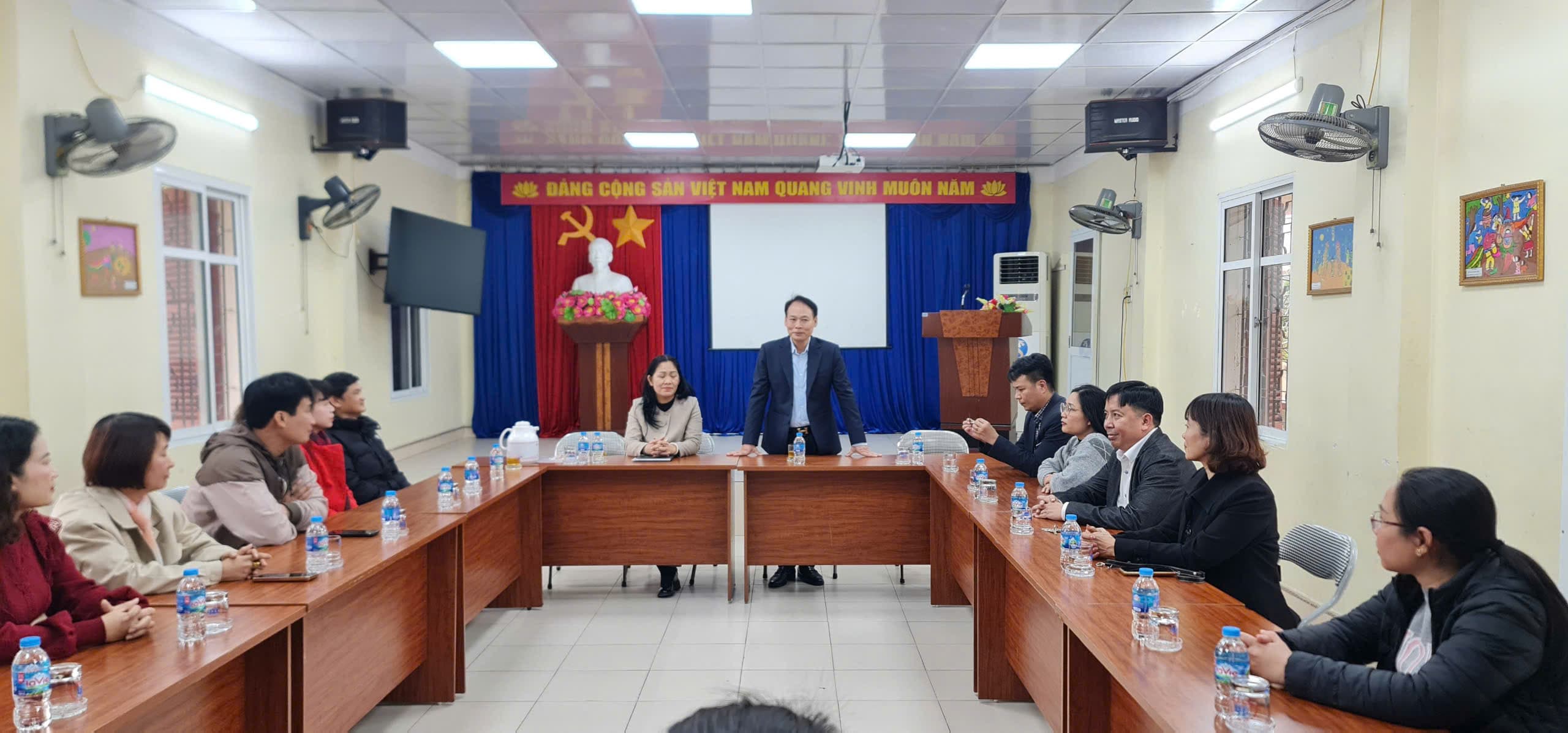 Giám đốc Sở Y tế thăm và làm việc tại Trung tâm Nuôi dưỡng bảo trợ xã hội, Trường Lao động xã hội Thanh Xuân và Làng nuôi dạy trẻ mồ côi Hoa Phượng
