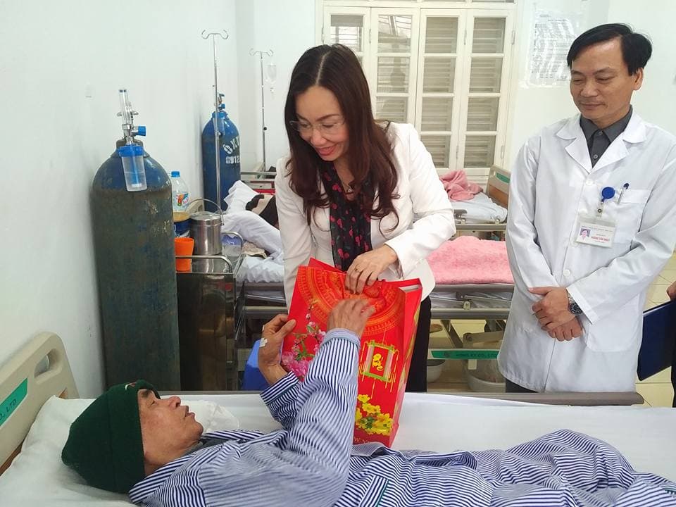 Đoàn công tác của Sở Y tế thăm các bệnh viện sáng mồng 1 Tết
