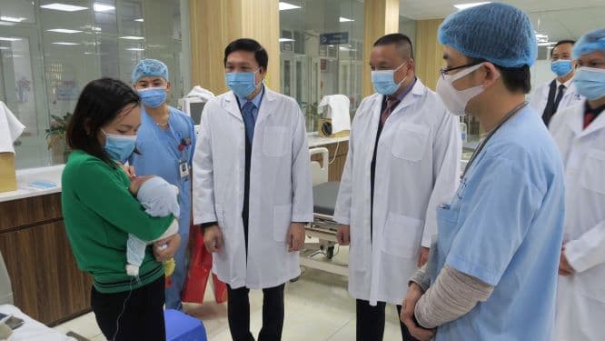 Giám đốc Sở Y tế Trần Anh Cường đi thăm, kiểm tra và chúc Tết các đơn vị y tế