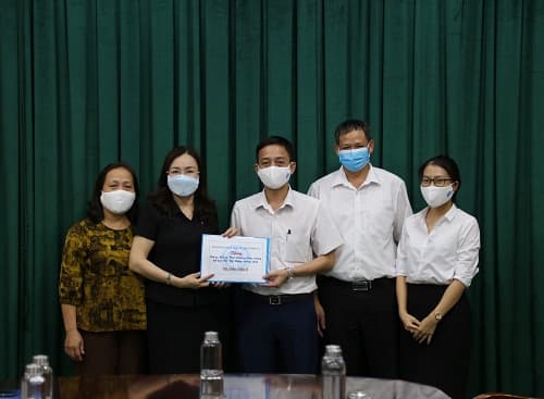 Bảo hiểm xã hội thành phố ủng hộ Đoàn công tác y tế của Hải Phòng tại Đà Nẵng
