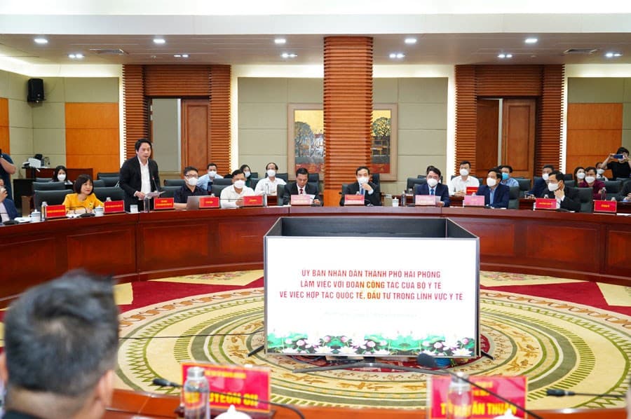 Đoàn công tác của Bộ Y tế làm việc với thành phố về việc hợp tác quốc tế, đầu tư trong lĩnh vực y tế