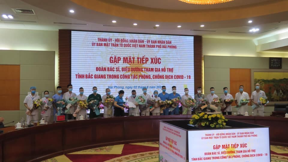 Đoàn cán bộ y tế Hải Phòng chi viện cho tâm dịch Bắc Giang